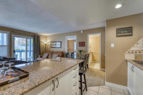 Billede 4: Cozy Creek Retreat: Pool, Hot Tub, Tennis!