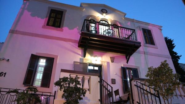 写真にはハイファ市にあるSanta maria Zimmer Bahai Gardensが写っています。