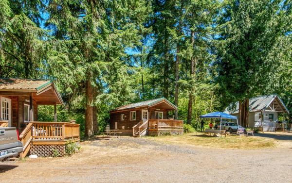 Na zdjęciu widoczny jest obiekt Chehalis Camping Resort One-Bedroom Cabin 2 położony w mieście Toledo.