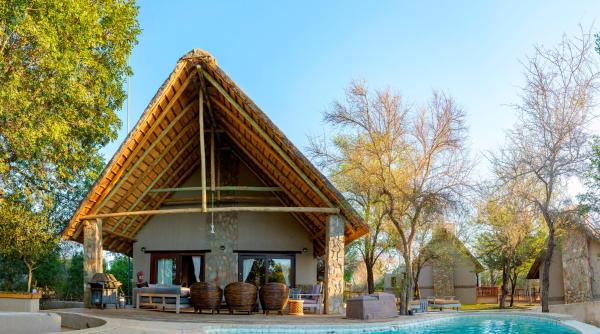 A la foto es mostra l'objecte Leopard's Lair Bush Lodge situat a la ciutat de Hoedspruit.