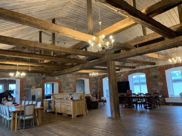 På billedet ses objektet Nooruse puhkemaja beliggende i byen Uhtna.