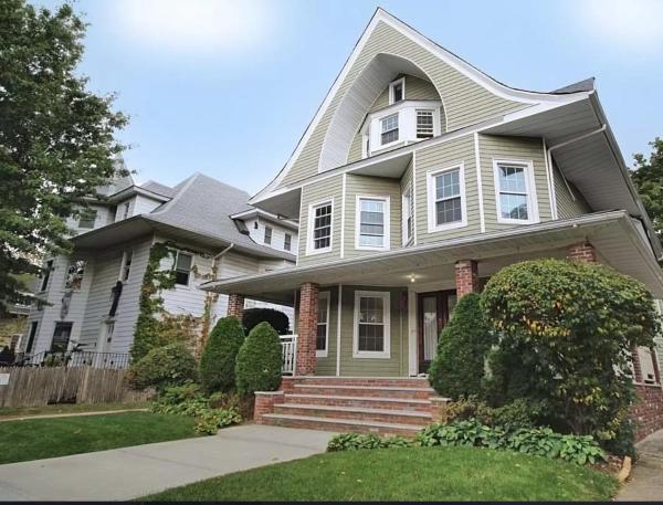 A la foto es mostra l'objecte Gorgeous Victorian House!! Entire suite in SAM's home situat a la ciutat de Brooklyn.