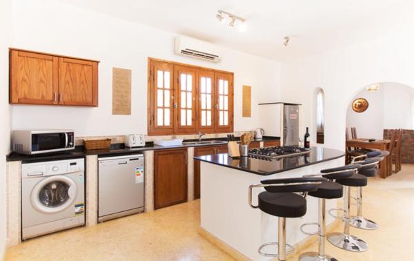 A la foto es mostra l'objecte Red Rock Apartments situat a la ciutat de Dahab.
