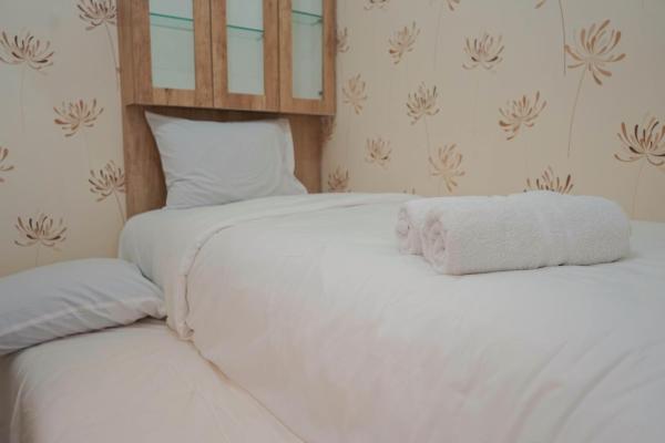 Auf dem Foto ist das Objekt Best Furnished 2BR Mall Access at Green Pramuka Apartment By Travelio in der Stadt Jakarta zu sehen.