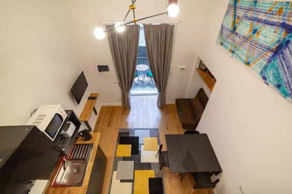 Na fotografii je vidět objekt Design Studio Flat Next Sorbillo on Tribunali St By HouseinNaples nacházející se ve městě Neapol.