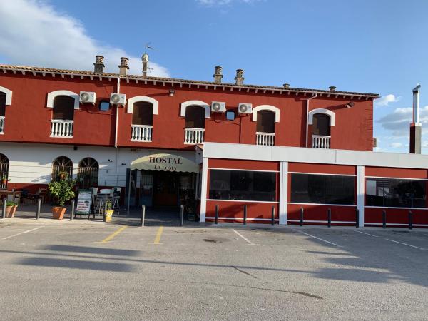 Nella foto è visibile l'oggetto Hotel-Restaurante la Loma situato nella città di Baeza.