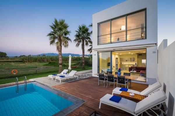 На фото показан объект Blue Sea Luxury Villa, расположенный в городе Малеме.