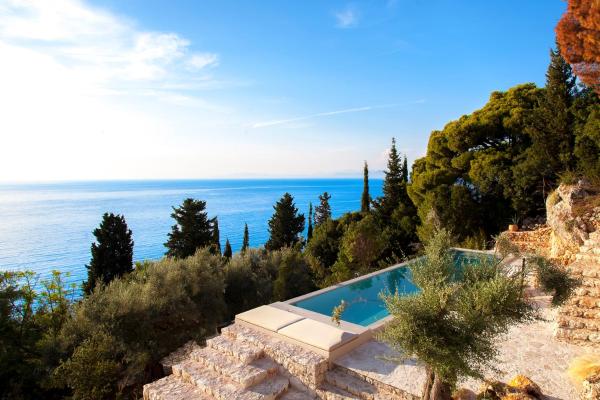 Luxury Villa In Agios Nikitas