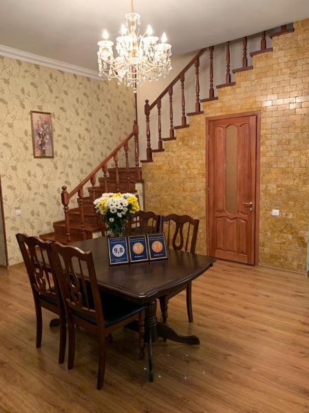 A la foto es mostra l'objecte Apartment on Zhukovskogo situat a la ciutat de Odessa.