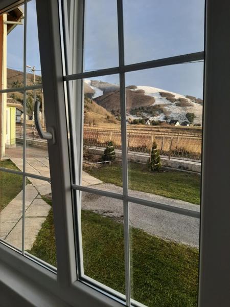 A la foto es mostra l'objecte -Moon- situat a la ciutat de Kupres.
