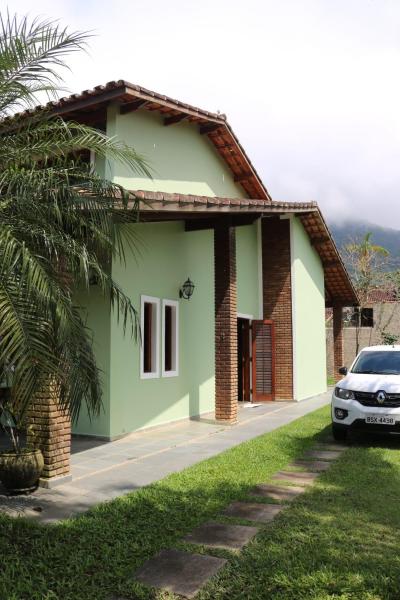A la foto es mostra l'objecte Aconchegante Casa de Temporada situat a la ciutat de Ubatuba.