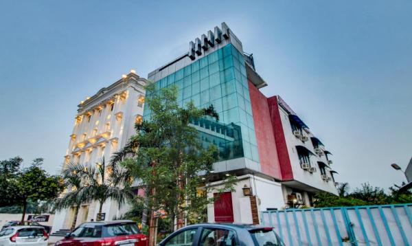 På billedet ses objektet Hotel Amanda beliggende i byen Lucknow.