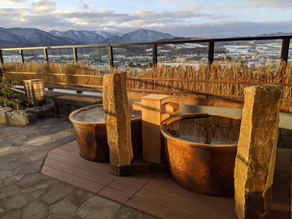 Nella foto è visibile l'oggetto La Vista Furano Hills Natural Hot Spring situato nella città di Furano.