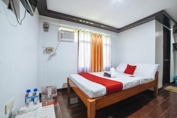 En la foto se muestra el objeto RedDoorz near San Juanico Bridge ubicado en la ciudad de Bagakay.