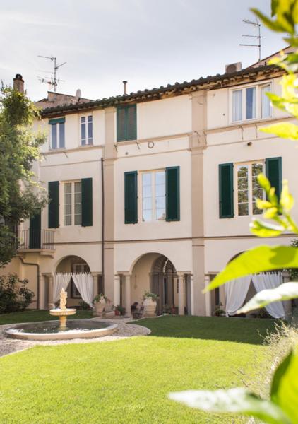 Nella foto è visibile l'oggetto LUCUS Exclusive Bed and Breakfast situato nella città di Lucca.