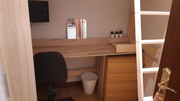 Na fotografii je vidět objekt HABITACIÓN INDIVIDUAL con TV centro BILBAO nacházející se ve městě Bilbao.