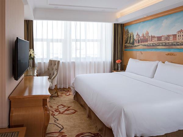 Nella foto è visibile l'oggetto Vienna Hotel(Shenzhen Shajing Jingjinbaina Branch) situato nella città di Shajing.