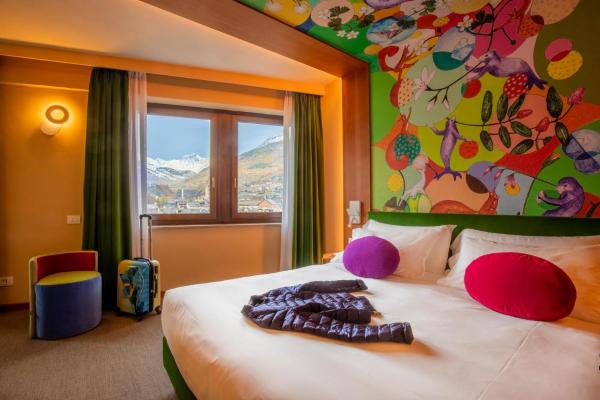 På billedet ses objektet OMAMA Hotel beliggende i byen Aosta.