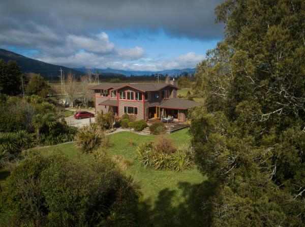 A la foto es mostra l'objecte Paramata Lodge situat a la ciutat de Harihari.