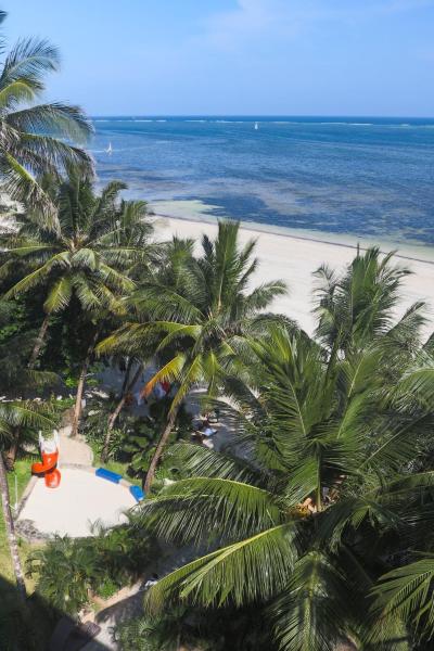 Mombasa Bamburi Beach 1BR Apartment - Pool View - Beach Access - Sleeps 2, Mombasa