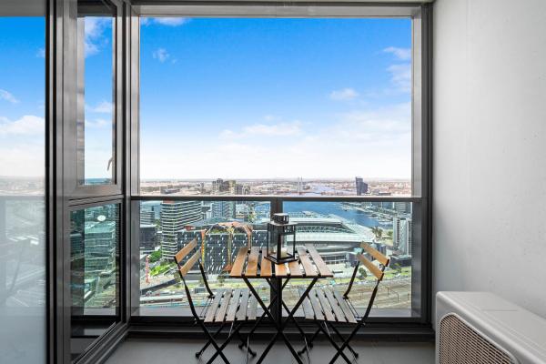 A la foto es mostra l'objecte Complete Host Hudson Apartments situat a la ciutat de Melbourne.