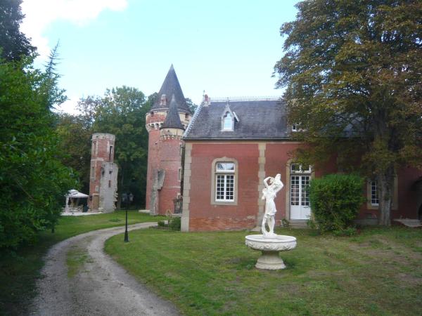 A la foto es mostra l'objecte LA DEMEURE DE LA JUINE situat a la ciutat de Morigny-Champigny.