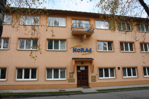 Nella foto è visibile l'oggetto Penzión Koras situato nella città di Vrútky.