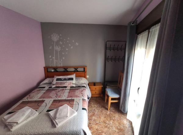 Na fotografii je vidět objekt Hostal El Bodegon nacházející se ve městě Castejón de las Armas.