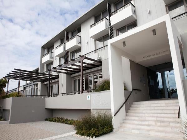 En la foto se muestra el objeto Atlantic Beach Hotel ubicado en la ciudad de Melkbosstrand.