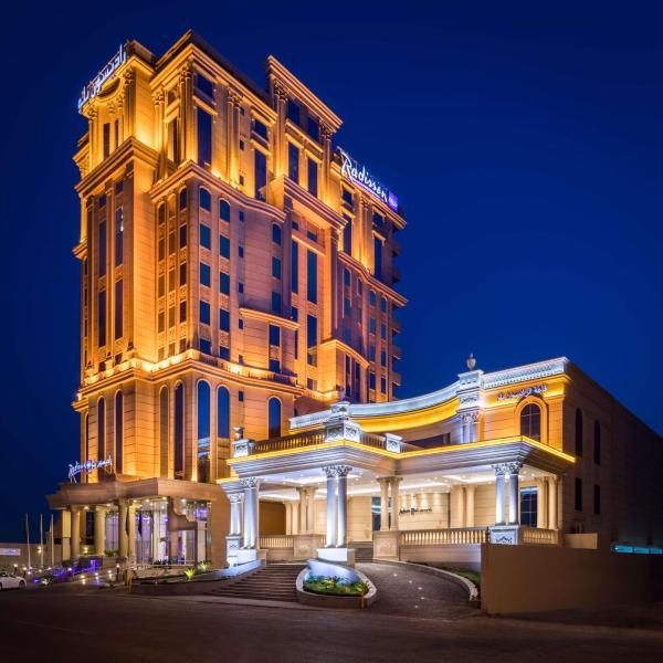 A la foto es mostra l'objecte Radisson Blu Plaza Jeddah situat a la ciutat de Jiddah.