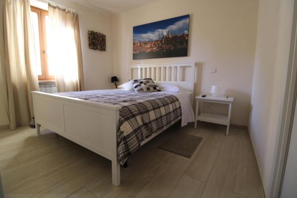 På billedet ses objektet Sei Unica beliggende i byen Siena.