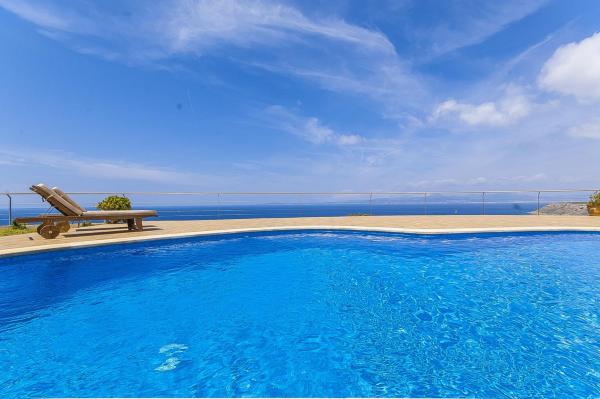 A la foto es mostra l'objecte Villa Voramar situat a la ciutat de Sa Torre.