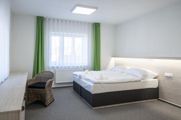 A la foto es mostra l'objecte Garni hotel Roušarka situat a la ciutat de Sušice.