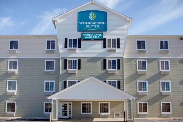 Auf dem Foto ist das Objekt WoodSpring Suites Washington DC Andrews AFB in der Stadt Morningside zu sehen.