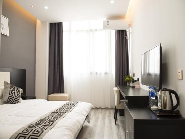 The photo shows the Shell Wuxi Huishan DistrictWanda Plaza Yanqiao Subway Station Hotel located in the city of Wuxi.