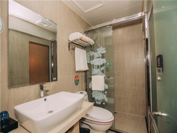Na fotografii je vidět objekt GreenTree Alliance Shanghai West Shuichan Road Hotel nacházející se ve městě Baoshan.