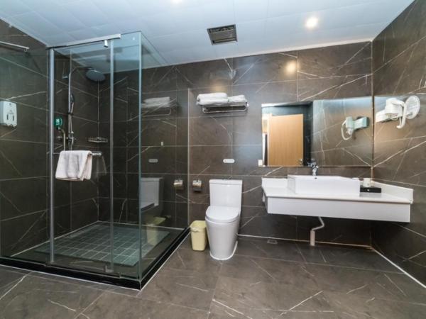 På billedet ses objektet GreenTree Inn Binzhou Yangxin County Bus Station Lubei Da Market Business Hotel beliggende i byen Binzhou.