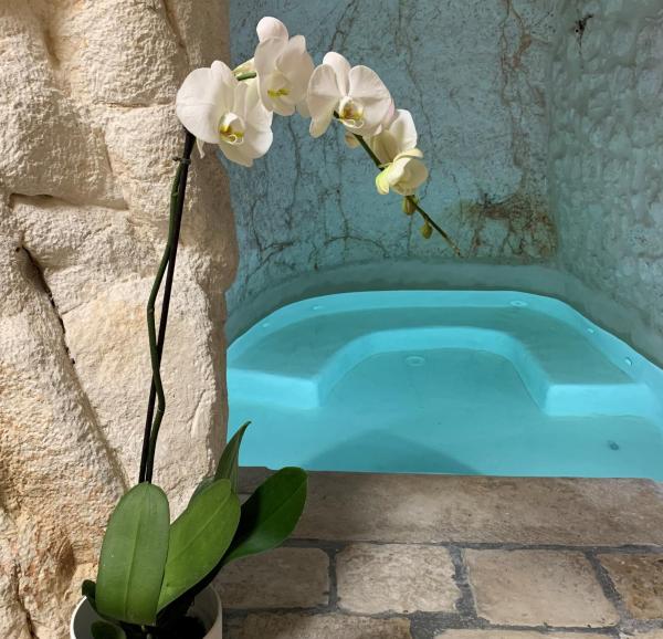 A la foto es mostra l'objecte Panta Rei situat a la ciutat de Ostuni.