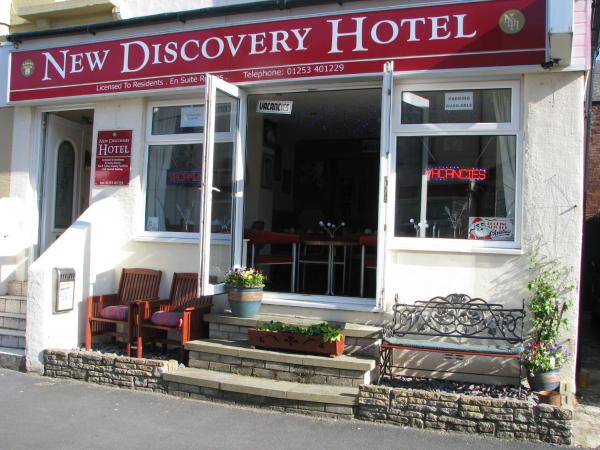 The photo shows the MyRoomz New Discovery Hotel located in the city of Blackpool.