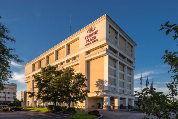 A la foto es mostra l'objecte Crowne Plaza Hotel and Suites Pittsburgh South by IHG situat a la ciutat de Bridgeville.