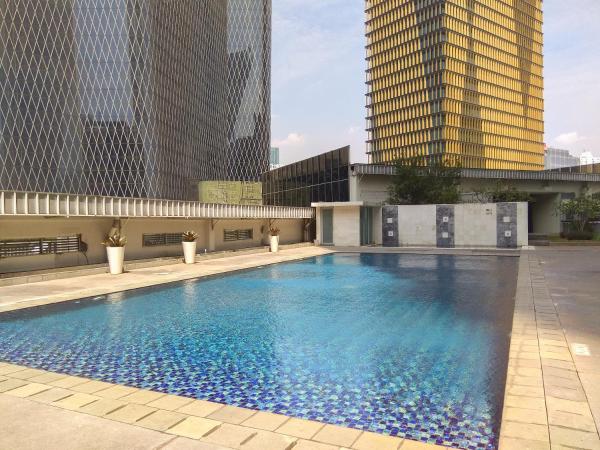 Foto 7: Spacious 2BR at Empyreal The Epicentrum Kuningan Apartment By Travelio