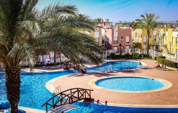 写真にはベラ市にあるVera Playa Las Marinas Laguna Beach Resortが写っています。