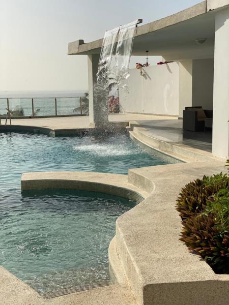 Na foto é possível ver o objeto Villa Somone pied dans l’eau localizado na cidade de Somone.