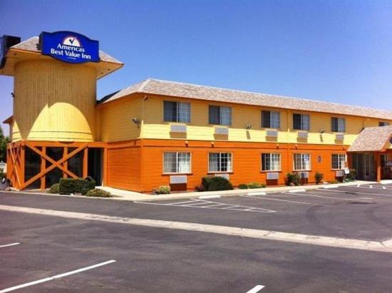 A la foto es mostra l'objecte Americas Best Value Inn Dunnigan situat a la ciutat de Grimes.
