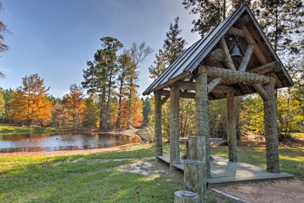 A la foto es mostra l'objecte Beaver Creek Lodge - Secluded Home with Pond! situat a la ciutat de Zavalla.