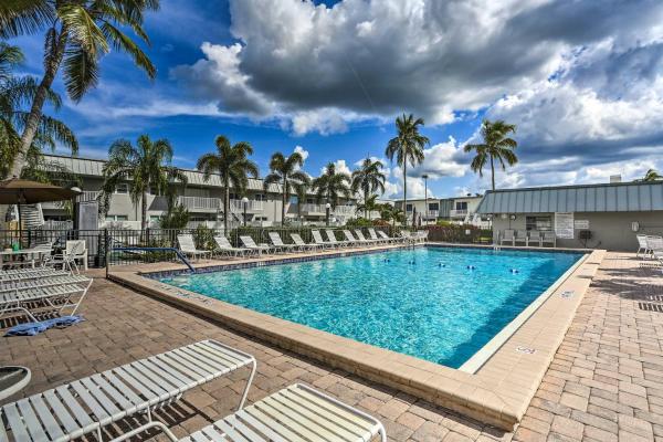 Na zdjęciu widoczny jest obiekt Fort Myers Condo with Pool, 9 Mi to Fort Myers Beach położony w mieście Biggar.