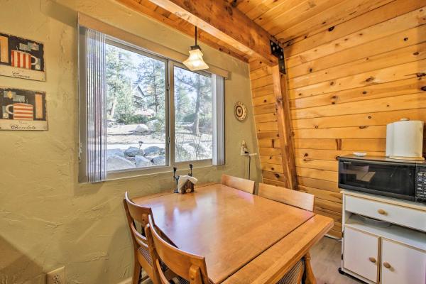 Billede 9: Cabin with Deck and Hot Tub Walk to Big Bear Lake!