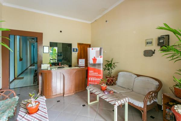 Na fotografii je vidět objekt RedDoorz Syariah @ Sakinah Guesthouse nacházející se ve městě Sragen.