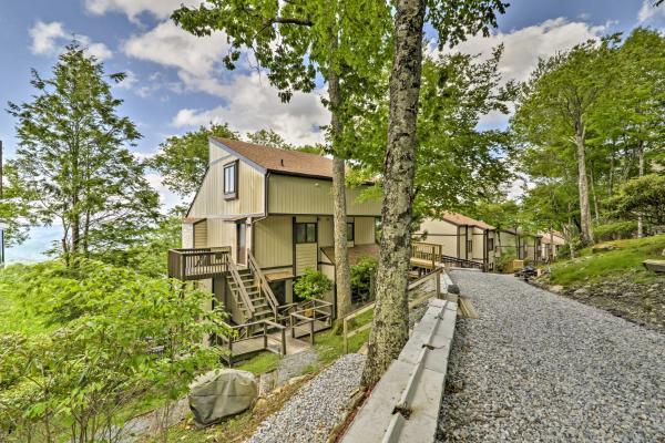 Na fotografii je vidět objekt All-Season Base w/ Views in Beech Mountain! nacházející se ve městě Beech Mountain.