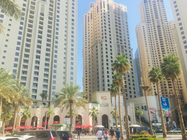Na fotografii je vidět objekt Magic waves holiday nacházející se ve městě Dubaj.